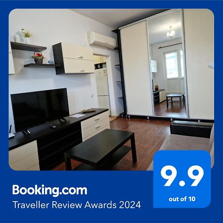 Charming Apartment With Private Terrace Bukarest Eksteriør billede