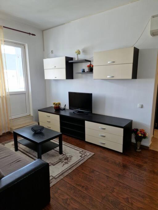 Charming Apartment With Private Terrace Bukarest Eksteriør billede