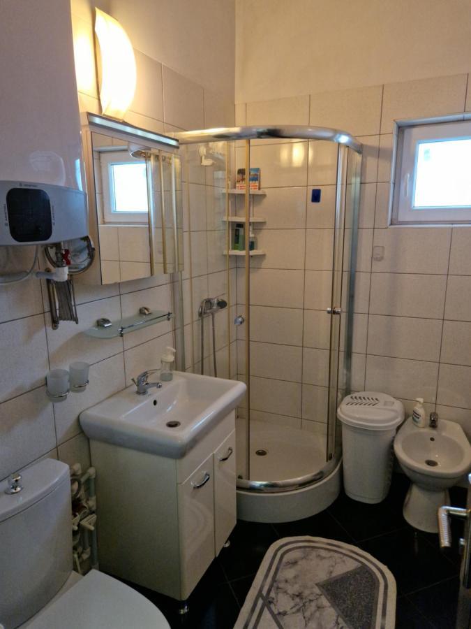 Charming Apartment With Private Terrace Bukarest Eksteriør billede