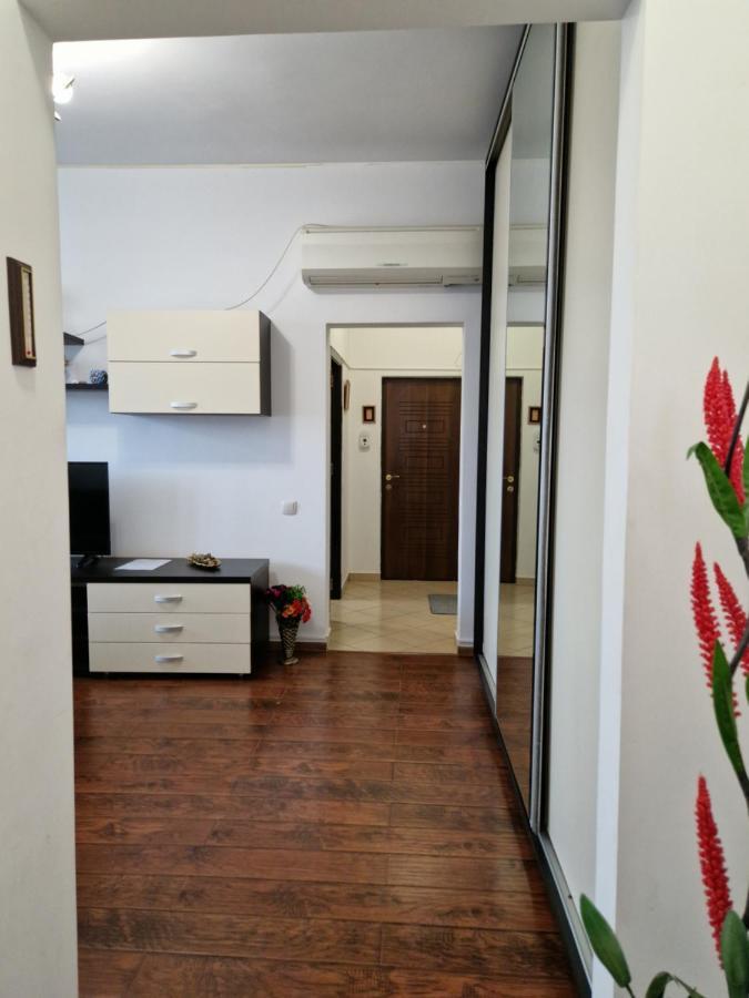 Charming Apartment With Private Terrace Bukarest Eksteriør billede